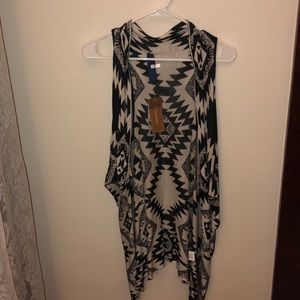 💯 NEW! Aztec Sleeveless Cardigan